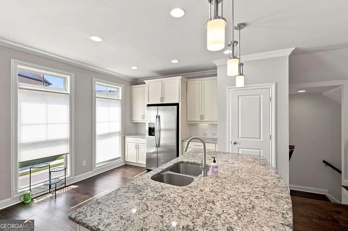 4 bed, 3.5 bath, 1984 sqft, $3,100 — Photo 4