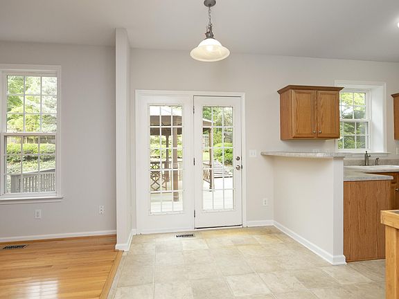 5th image of 803 High Ct