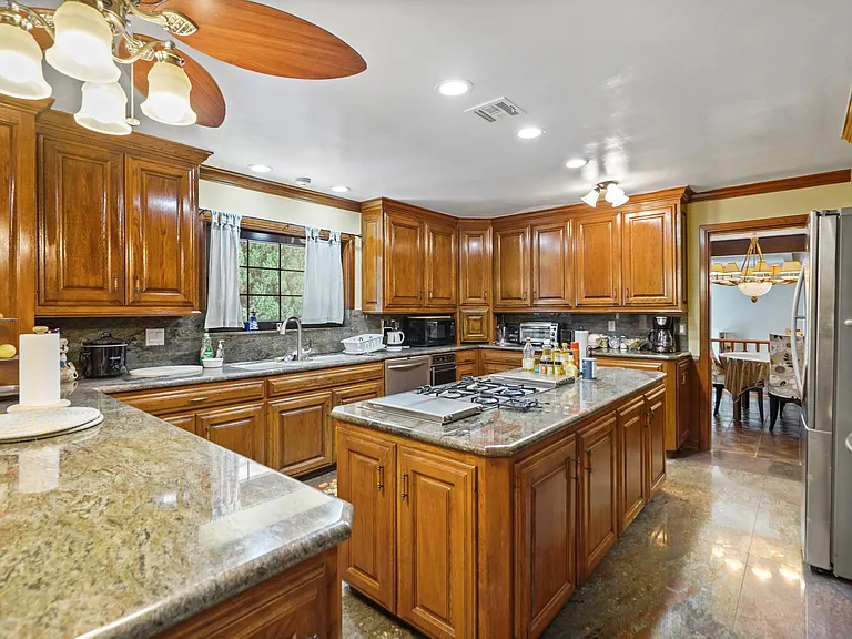 10307 Donna Ave — Photo 10