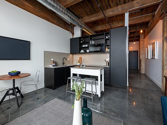 4th image of 2075 N Southport Ave #315