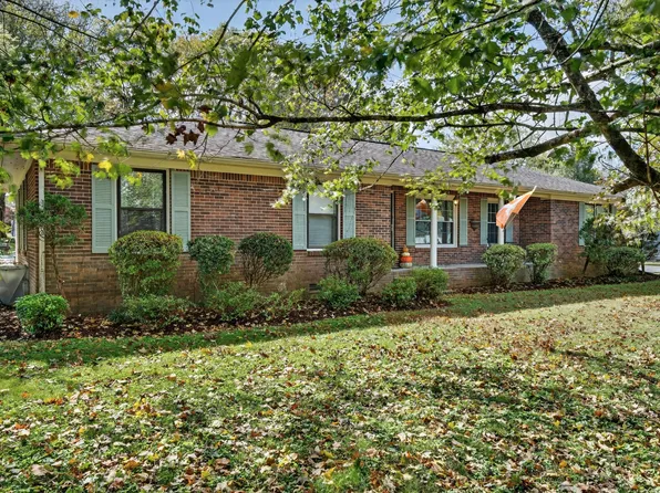 808 Fairway Dr, Fayetteville, TN 37334