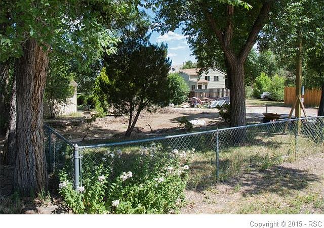2nd image of 909 Bennett Ln