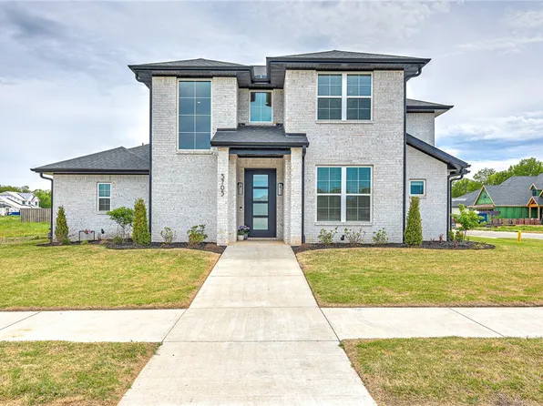 3705 SW Aurora Ln, Bentonville, AR 72713