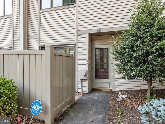 4th image of 17 Twin Brooks Dr