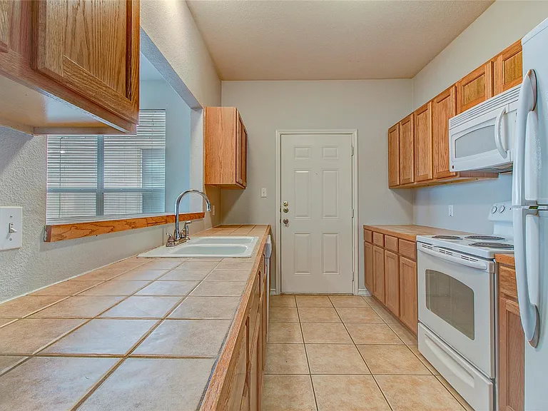 126 Sandstone Dr #D — Photo 10