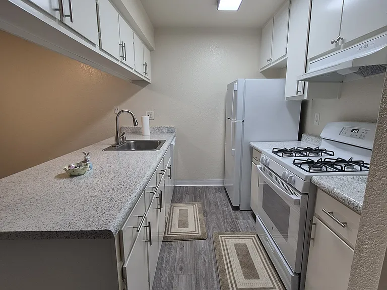 Foxworth Apartments — Photo 41