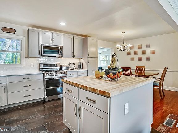 5th image of 14774 Darbydale Ave