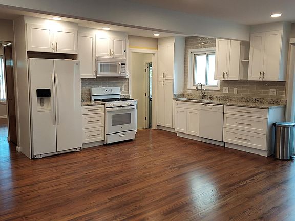 2nd image of 29505 Lyndon St