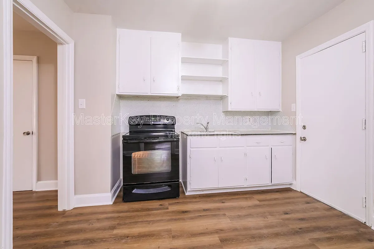Building Photo - 208 E Geer St #B