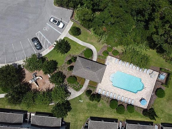 3rd image of 169 Mitchell Creek Way