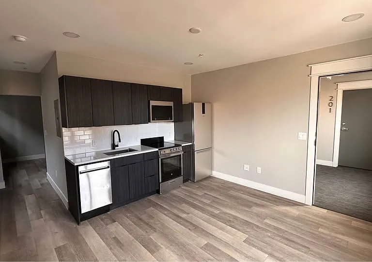 1440 N Clarkson St — Photo 3