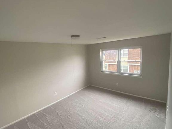 4th image of 32-5 Florence Tollgate Pl
