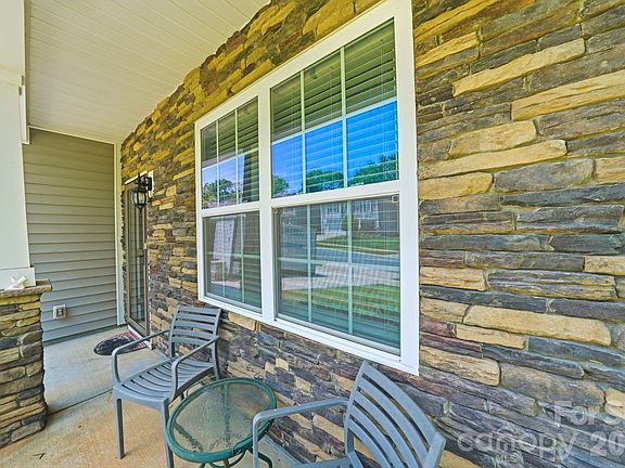 4th image of 9839 Oak Barrel Ln
