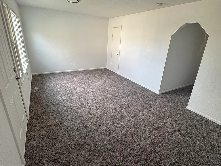 2557 McDonald St — Photo 2