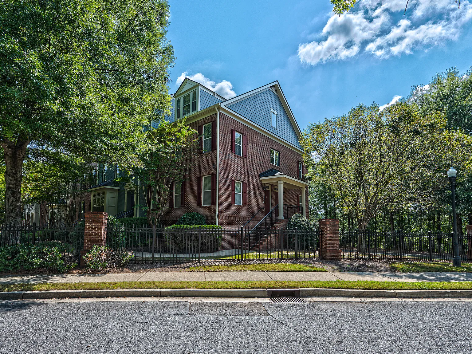 2 bed, 2.5 bath, 1900 sqft, $2,850 — Photo 1