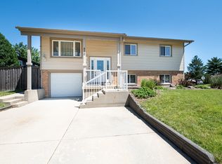 270 Nottingham Ct, Crystal Lake, IL 60014