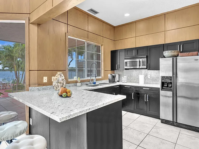 2831 N Oakland Forest Dr #101 — Photo 34