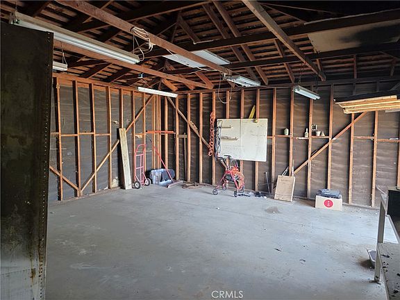 5th image of 883 N Hargrave St