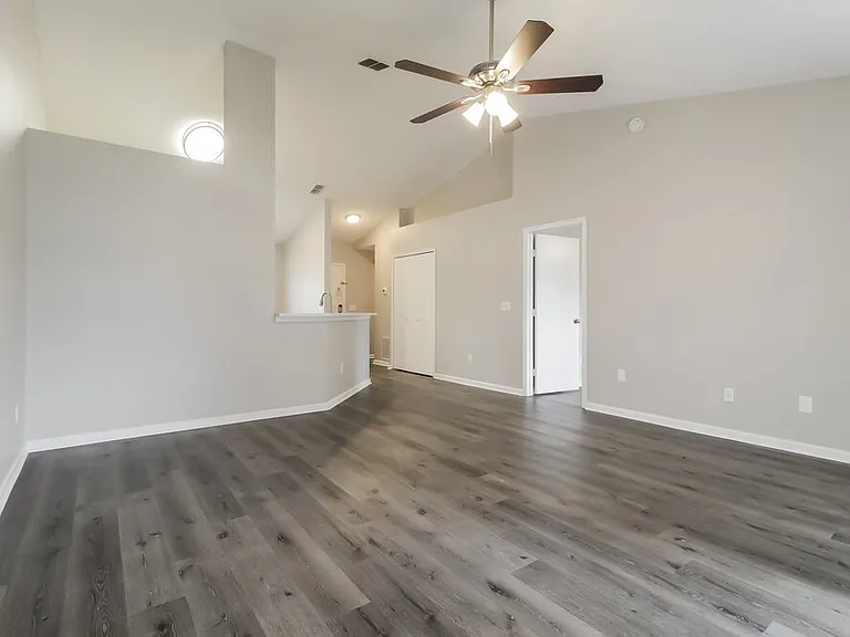 104 Little Fox Ave — Photo 4