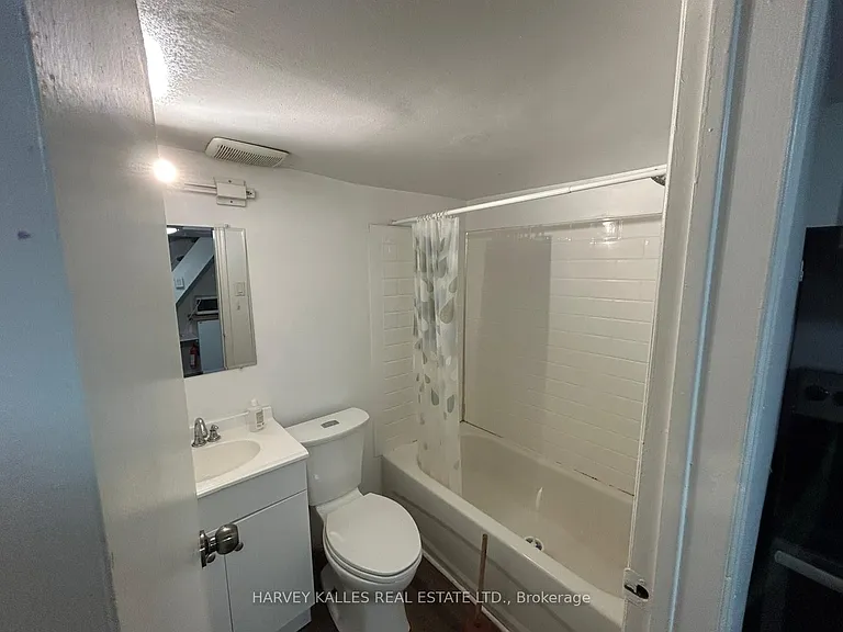 1098 Bathurst St #3 — Photo 7