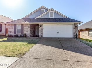 5392 Willow Oak Dr, Horn Lake, MS 38637