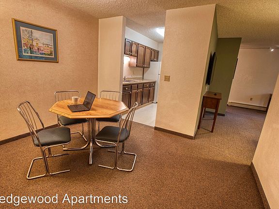 3rd image of 410 Wedgewood Dr #112