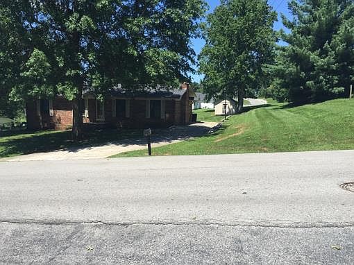 2nd image of 928 Rainbow Dr