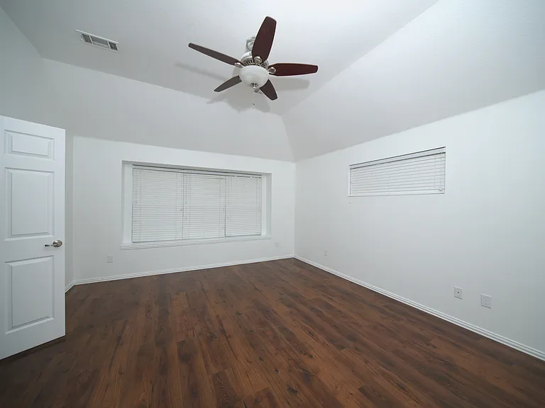 2708 Comanche Trl — Photo 9