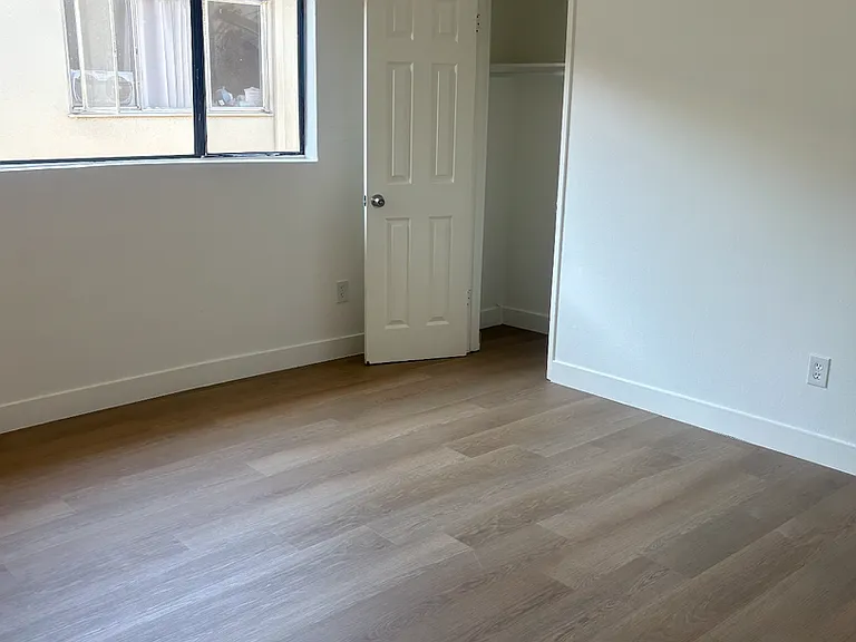 7061 Whitsett Ave — Photo 8