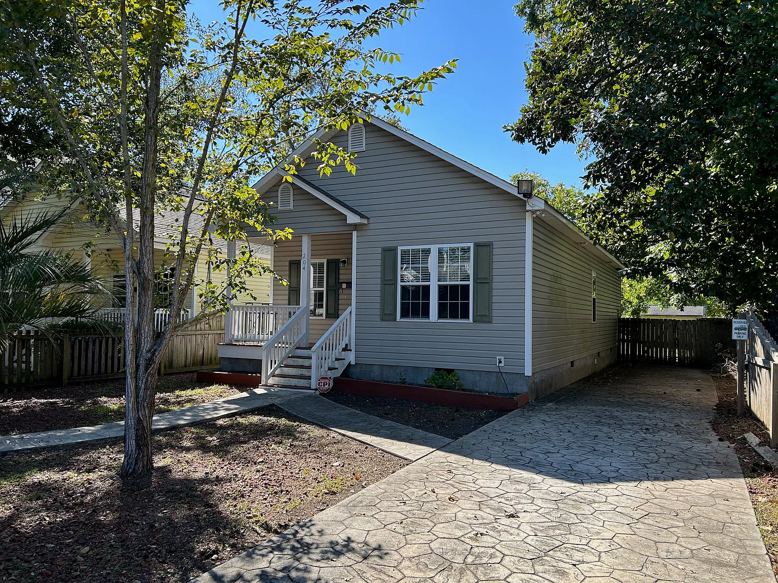 3 bed, 1080 sqft, $2,225 — Photo 2