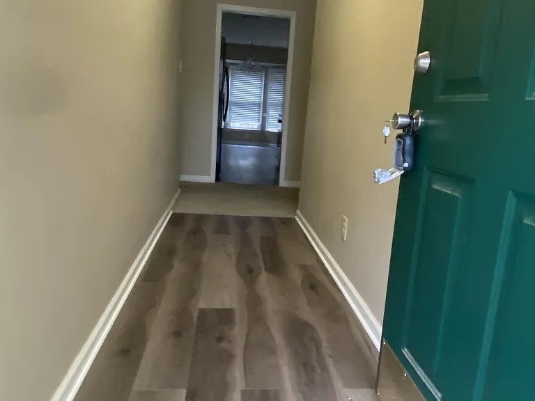 212 Sprucepine Dr — Photo 5