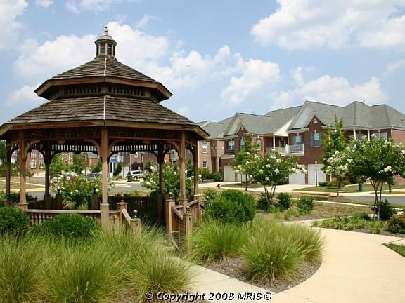 Gazebo in the front