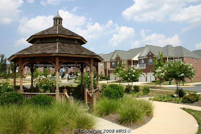 Gazebo in the front