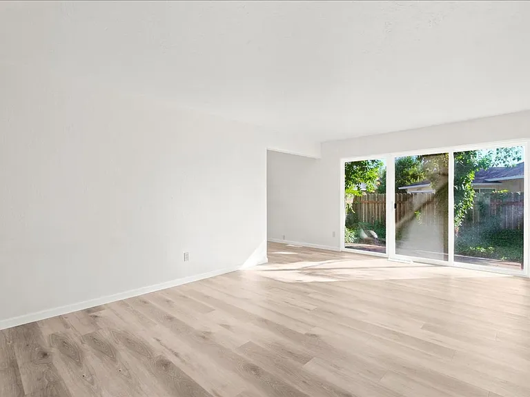 5121 Earls Ct — Photo 5
