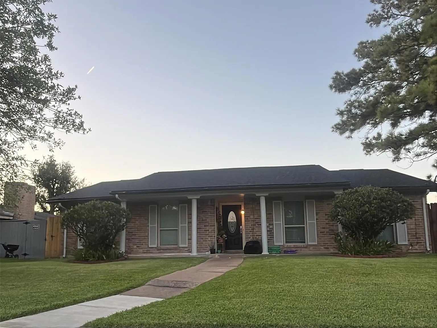 3 bed, 2.0 bath, 1552 sqft, $1,700 — Photo 1