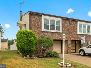 7921 Revere St, Philadelphia, PA 19152