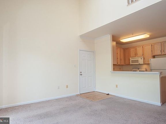 4th image of 6567 Grange Ln Unit 402