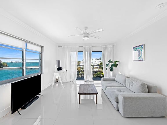 4th image of 1450 Lincoln Rd APT 601