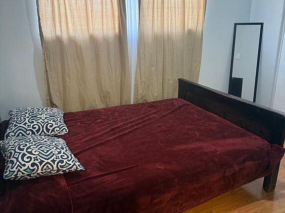 2nd image of 2829 Sultana St