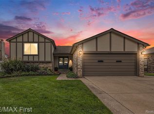 35826 Foothill Dr, Sterling Heights, MI 48312