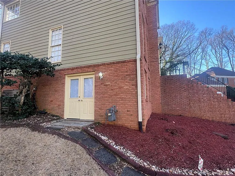 3125 Brownwood Dr — Photo 3