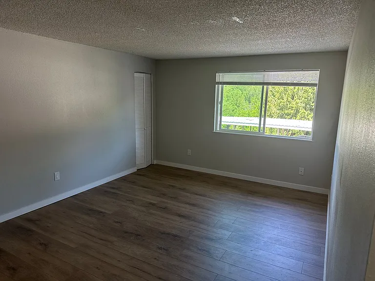 Meadow Creek Apartments — Photo 19