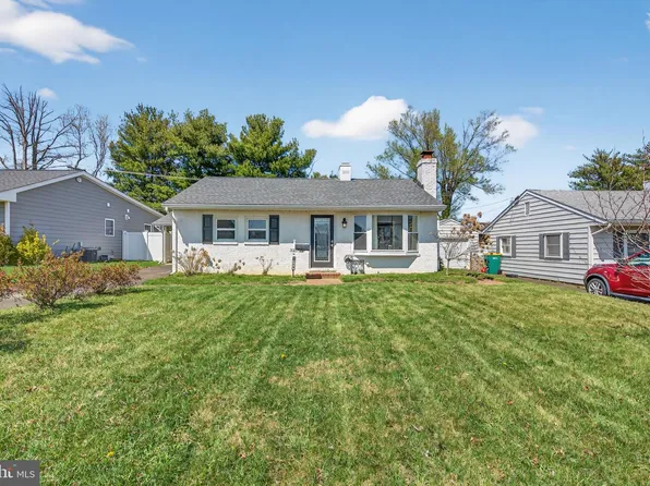 325 Austin Dr, Fairless Hills, PA 19030