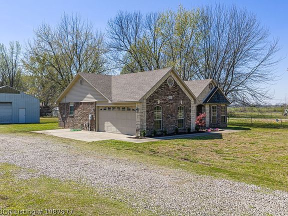 3rd image of 5526 Hilltop Rd