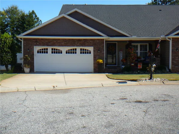 19 Hillsborough Dr, Anderson, SC 29621