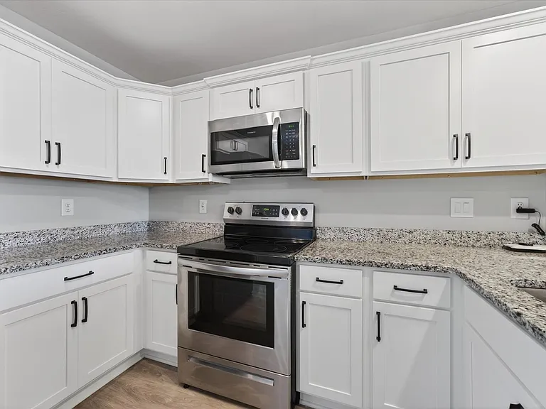 645 Stowe Ct #L — Photo 16