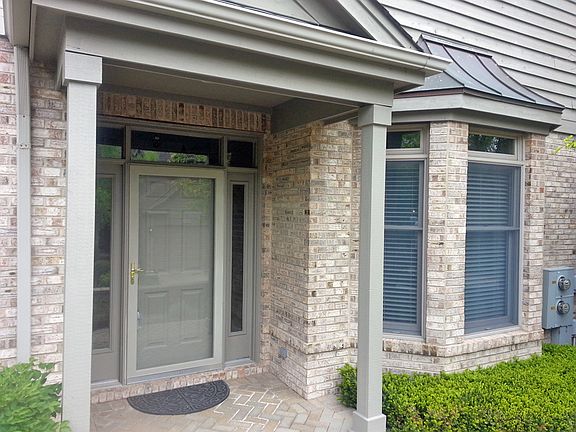 3rd image of 909 Oak Crest Ln