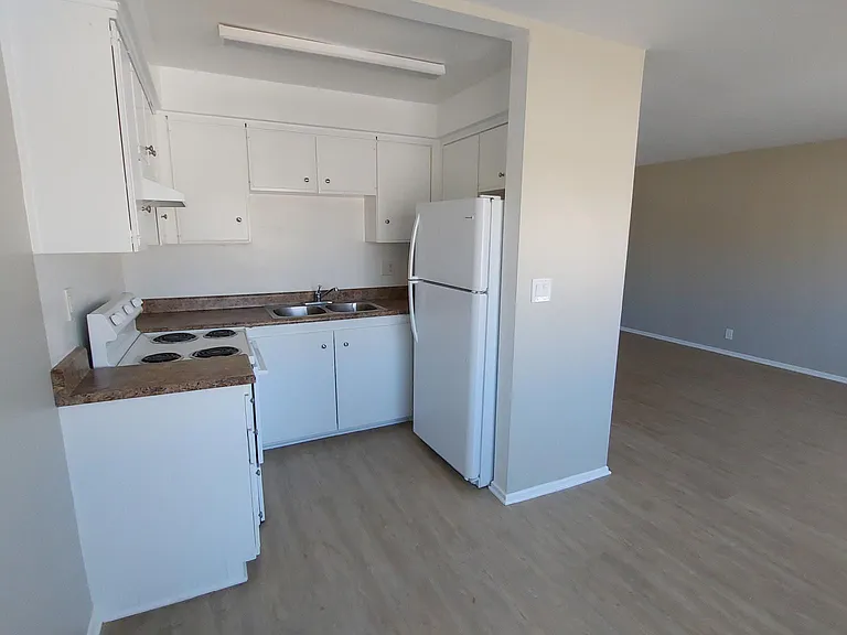 510 S Mariposa Ave #303 — Photo 3