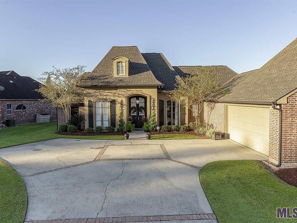 1st image of 18255 Lake Harbor Ln