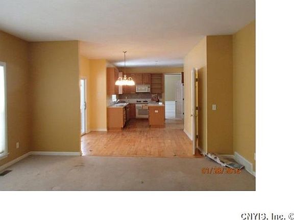 4th image of 8225 Royal Scarlet Dr